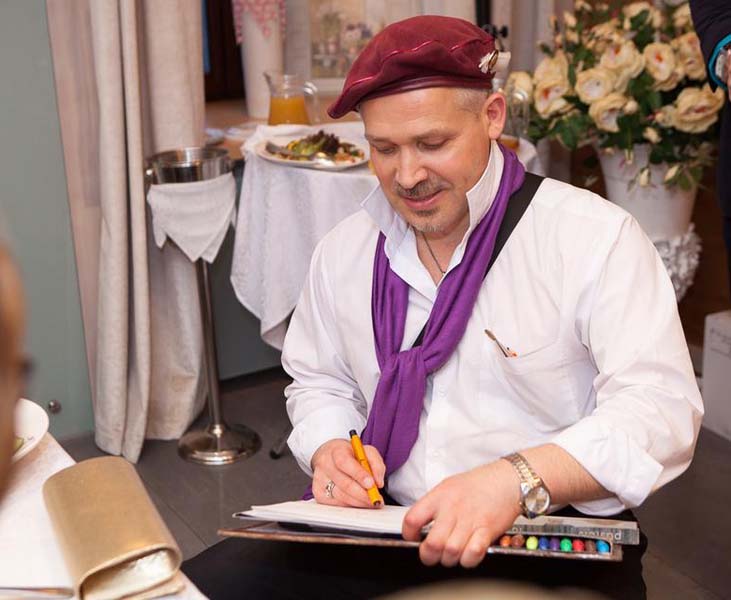 Шабалин рисует шаржи на свадьбе в Усадьбе Ваньковича