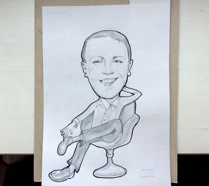 шарж менеджера в кресле в День защитника Отечества в Минске от шаржиста Мишеля, Михаила Шабалина