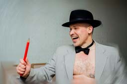 шаржист Михаил Шабалин и копилка